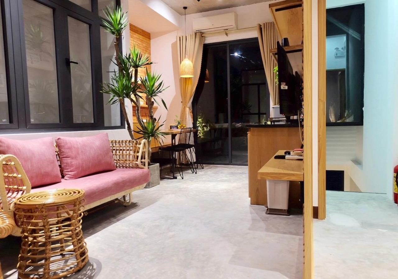 6 Bedroom House - Best Location - 5Mins My Khe Beach Дананг Екстер'єр фото